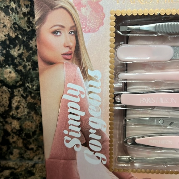 Paris Hilton Manicure Set with Case - Picture 5 of 8